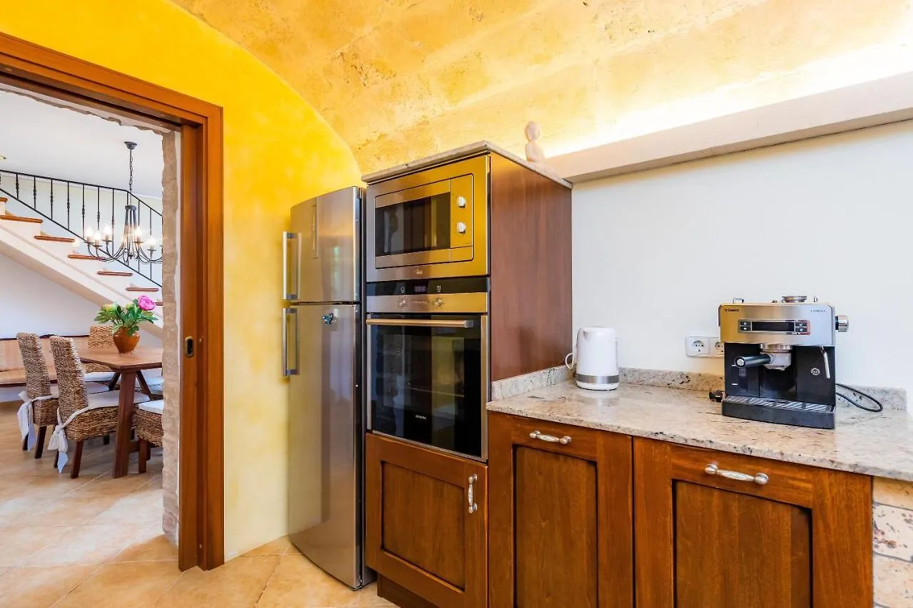 Cas Batlet Antonia Villa S'Horta Spanien